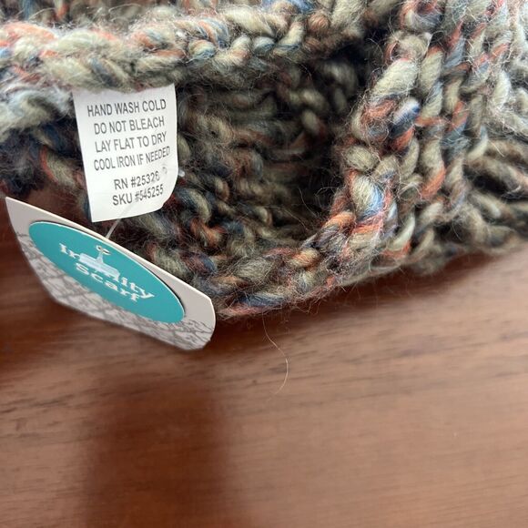 World Market Womens Infinity Scarf Green Cable Knit Warm Cozy Circle Wrap Chunky - Picture 5 of 9